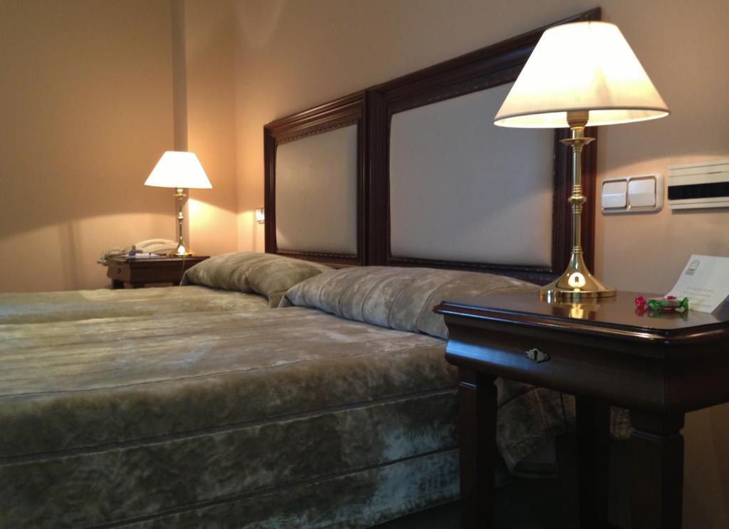 Family Room (2 Adults + 2 Children)